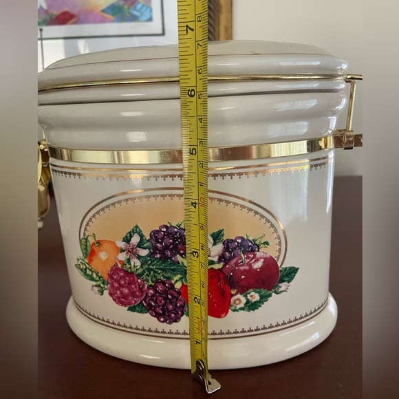 Collectable VTG Knotts Berry Farm Oval Ceramic Cookie Jar Snap Rubber Seal Lid - Picture 8 of 10